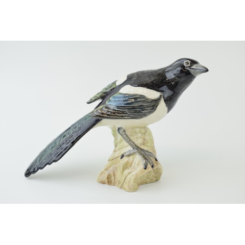 17 - Beswick Magpie 2305.