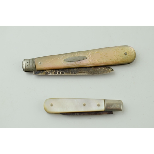 487 - Two silver and Mother of Pearl fruit knives, longest 8.5cm long (2).