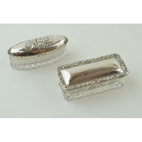 489 - A pair of silver topped glass pill / trinket boxes, one with Reynolds Angels, Chester 1904 and Birmi... 