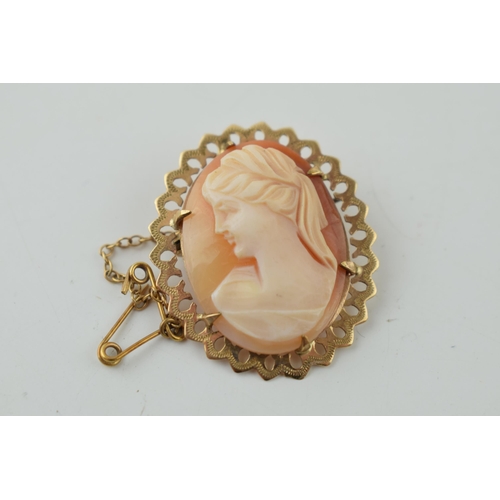 510 - 9ct gold cased cameo brooch with a female profile, metal pin and chain, 4.3g.