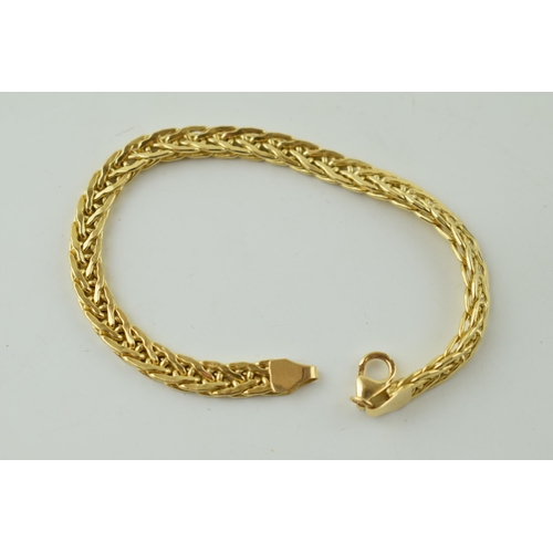 514 - 18ct yellow gold double link bracelet. Marked .750. Made in Italy. Length 18.5cm. Weight 6.7 grams.