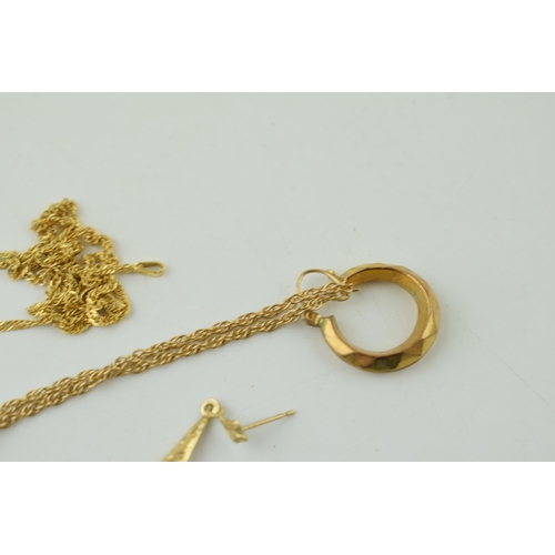 520 - A collection of 9ct gold items to include St Christoper's pendants, and necklaces. Weight 6.6 grams.