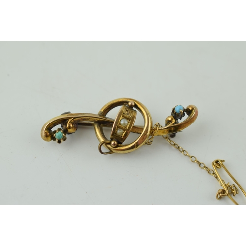 521 - A 9ct yellow gold bar brooch with steel pin. Gross weight 3.1 grams.