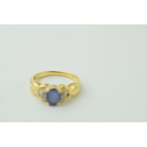 528 - 18ct yellow gold dress ring, set diamond shoulders. central stone believed tanzanite. Ring size 'M /... 