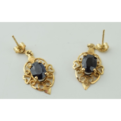 533 - 9ct gold sapphire earrings, 1.8g (2).