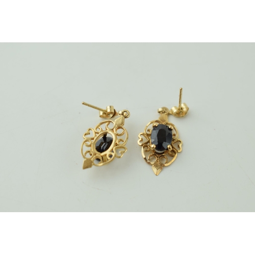 533 - 9ct gold sapphire earrings, 1.8g (2).