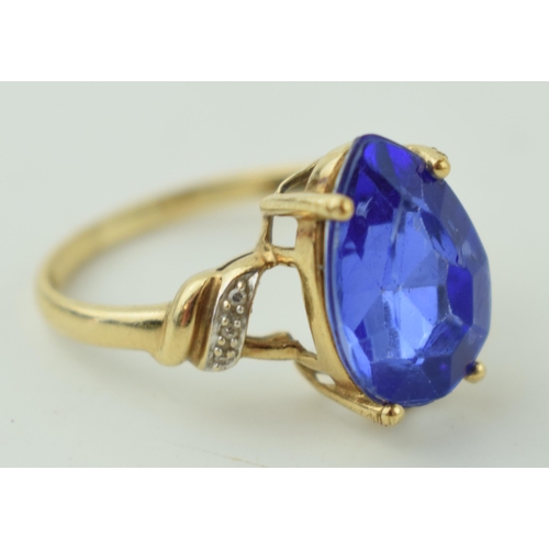 534 - 9ct gold dress ring with semi-precious stone to centre, tear drop shape, illusion set diamond should... 