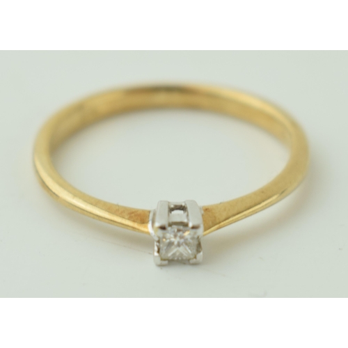 537 - 9ct gold ring, diamond solitaire, 1.6g, size P.