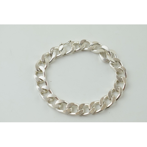 552 - Silver flatlink bracelet, 32.7g, 18.5cm long.