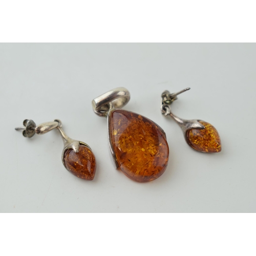 554 - Silver and amber pendant and earring set (3).