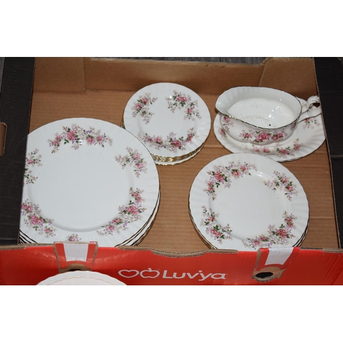 146 - A collection of Royal Albert 'Lavender Rose' dinner ware to include two tureens, gravy boat, six 26.... 