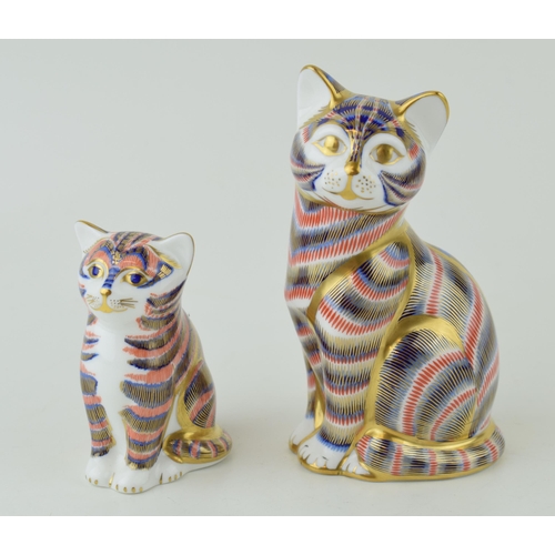 312 - Royal Crown Derby Cat paperweight, 13cm tall, decorated in the Imari palate with silver stopper and ... 