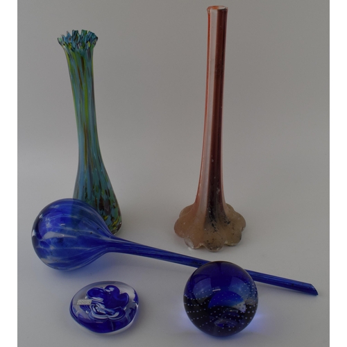 8 - A collection of vintage art and studio glass to include Murano style vases, Caithness paperweight an... 