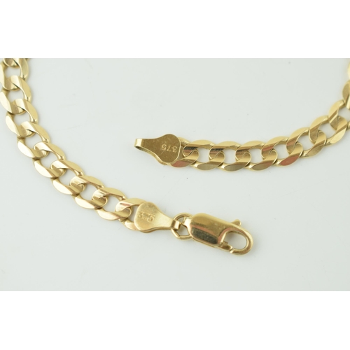 552 - 9ct yellow gold Figaro bracelet marked 375. Length 21.5cm. Weight 8 grams.