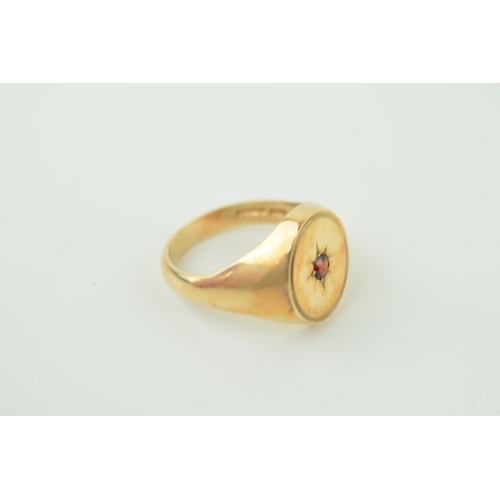 559 - A 9ct yellow gold gentleman's Signet ring.Ring size 'U'. 7.2 grams.