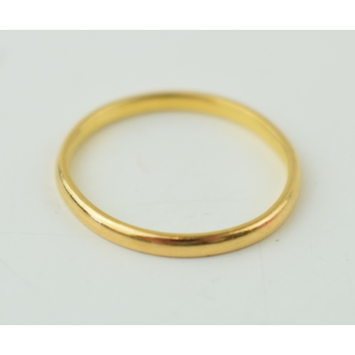 562 - 22ct yellow gold ring size 'I'. Weight 1.3 grams.