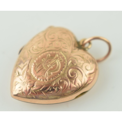 566 - A 9ct yellow gold heart shaped locket / pendant. Height 2.3 grams. Weight 3.7 grams.