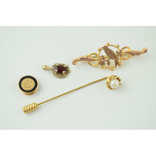 570 - A collection of jewellery items to include 9ct yellow gold hat pin marked .375 set with pearl. A 9ct... 