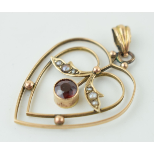 583 - 9ct gold garnet and pearl Edwardian heart shaped pendant, marked 9ct, 1.6, 40mm.