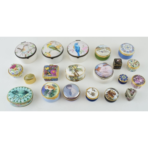 100 - A collection of pill boxes to include a Kingsley Enamel barn owl example, Crummles, Royal Worcester ... 