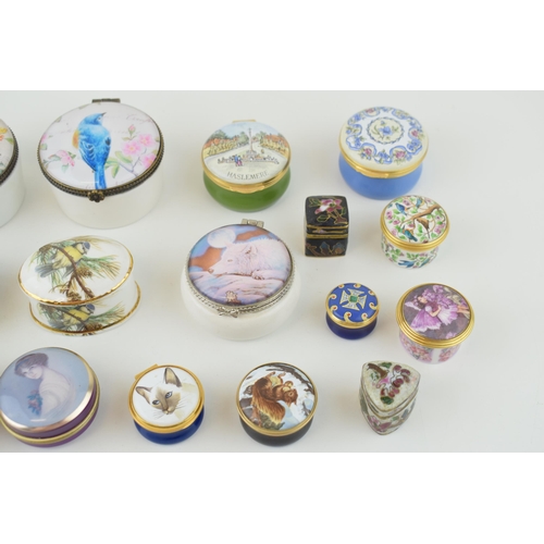 100 - A collection of pill boxes to include a Kingsley Enamel barn owl example, Crummles, Royal Worcester ... 