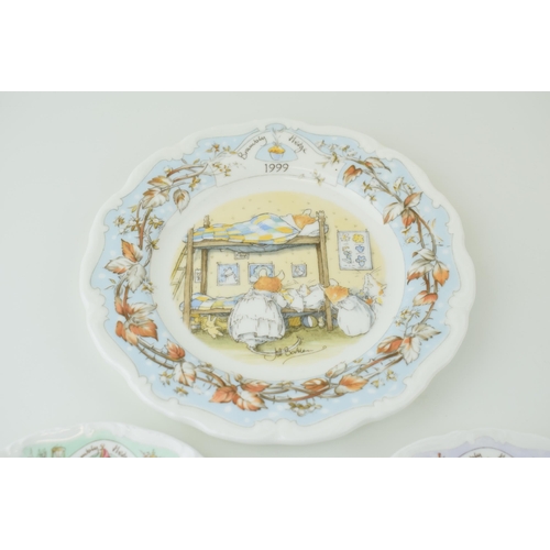 135 - Royal Doulton Brambly Hedge plates to include a Homeward Bound 16cm plate, a Meeting on the Sand 16c... 