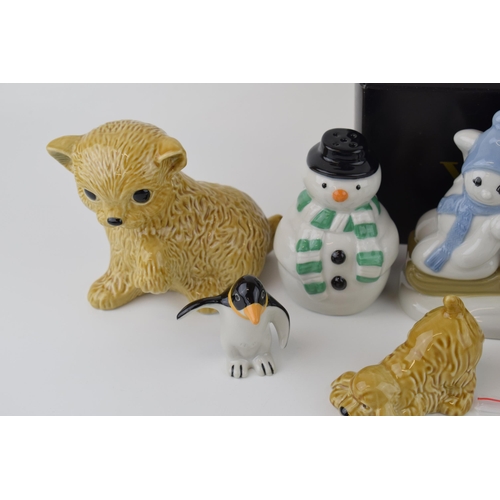 52 - A collection of Wade novelty figures to include boxed pair of Penguins Cats and Dogs Snowmen cruet s... 