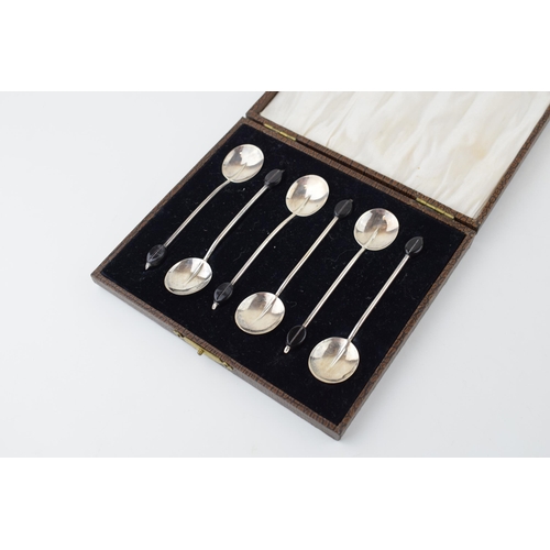 528 - Boxed set of six silver coffee bean spoons, coffee bean finials, 36.9g, Birmingham 1923.