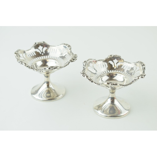 529 - A pair of silver ornately pierced bonbon dishes, loaded bases, Birmingham 1929, 132.0g (2), 7.5cm ta... 