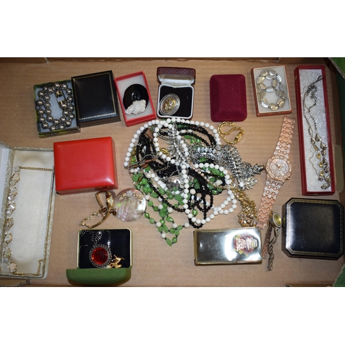 568 - Costume jewellery to includes brooches, fashion watches, necklaces and others (Qty).