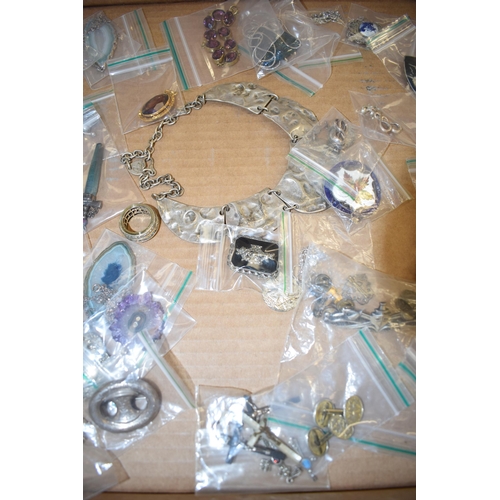 590 - A collection of costume jewellery to include necklaces, an amethyst (or similar) bracelet, geodes in... 