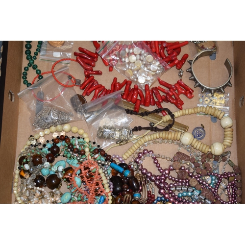 591 - A collection of costume jewellery to include necklaces, a malachite necklace, bracelets, bangles, an... 