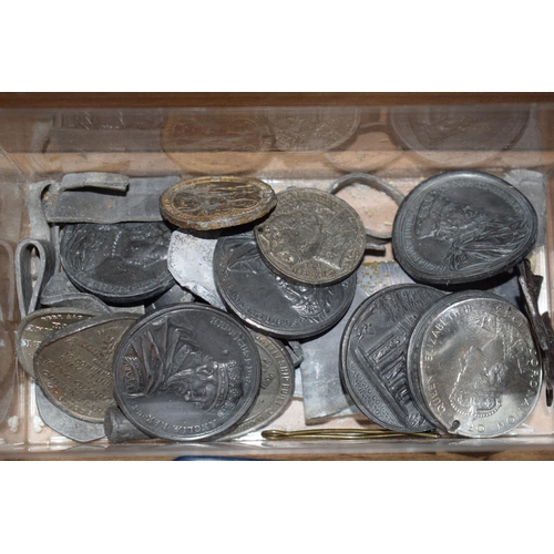 115 - A mixed collection of items to include UK coinage, shipwreck coins, lead commemorative coins and med... 