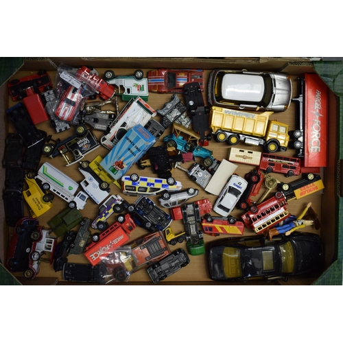 62 - A mixed collection of vintage die cast vehicles to include Matchbox, Corgi and similar manufacturere... 