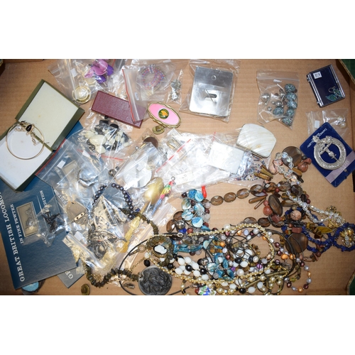 68 - A mixed collection of vintage costume jewellery to include brooches, necklaces earrings and similar ... 