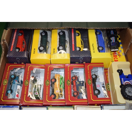 70 - A mixed collection of boxed vintage die cast vehicles to include Shell Ferrari Collection, Cameo, Ma... 