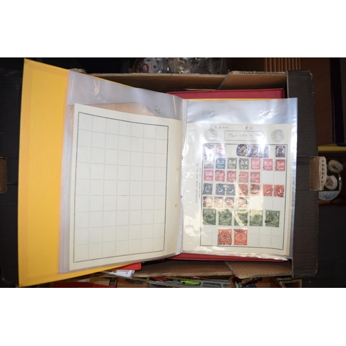 78 - A large quantity of vintage Uk and world stamps, multiple albums. (Qty)