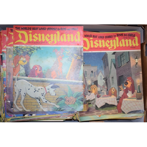 170 - A large quantity of vintage 'Disneyland' magazines. (Qty)