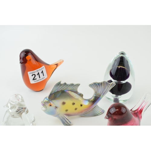 211 - Wedgwood to include glass animal paperweights with two similar and a Jema Ware fish (5).