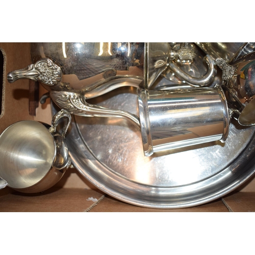 292 - A mixed collection of silver-plated items. (Qty)