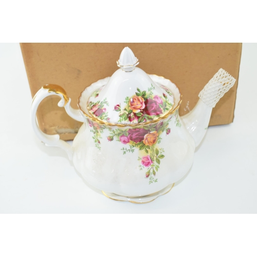 165 - Boxed Royal Albert Old Country Roses 21 piece tea service to include the teapot, as new in boxes (21... 