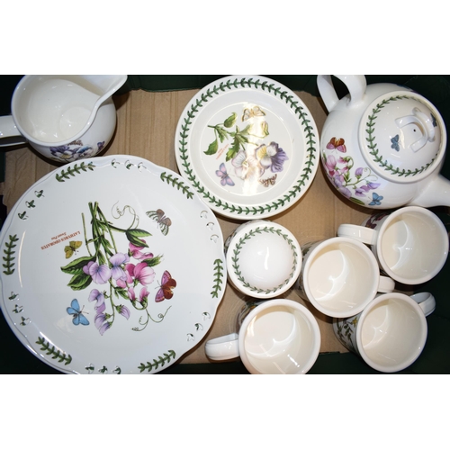 118 - A collection of Portmeirion 'Botanic Garden' tea and dinner ware items to include tea pot, cream and... 