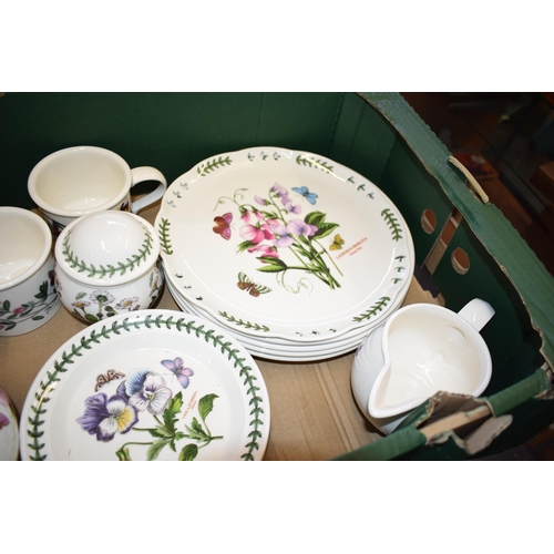 118 - A collection of Portmeirion 'Botanic Garden' tea and dinner ware items to include tea pot, cream and... 