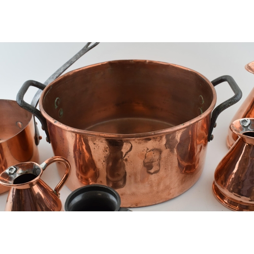 458 - A good collection of 19th century and later metalware to include a large copper cooking pan, three g... 