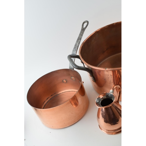 458 - A good collection of 19th century and later metalware to include a large copper cooking pan, three g... 