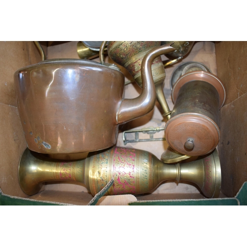 465 - Metalware to include a copper kettle, tall brass vases and others (Qty).