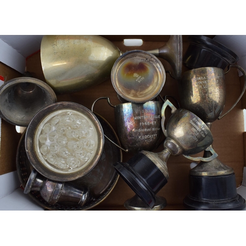 521 - A mixed collection of silver-plated items to include vintage cups and sporting trophies and other as... 