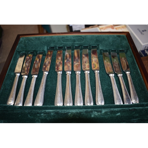 528 - A vintage canteen of cutlery. Sheffield Stainless Steel.