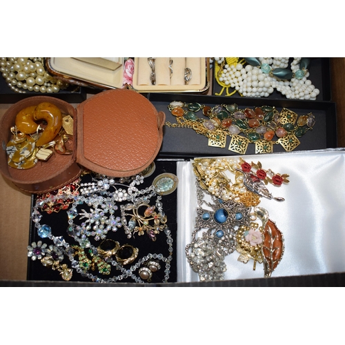 562 - A collection of vintage costume jewellery to include bracelets, bangles, necklaces, rings, earrings ... 