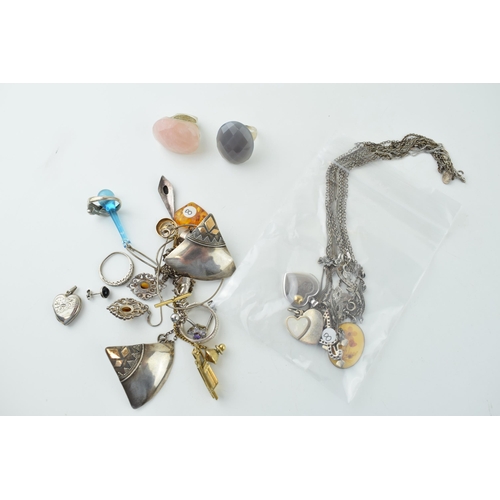 559 - Silver jewellery to include a collection of chains with pendants, together with silver stone set rin... 